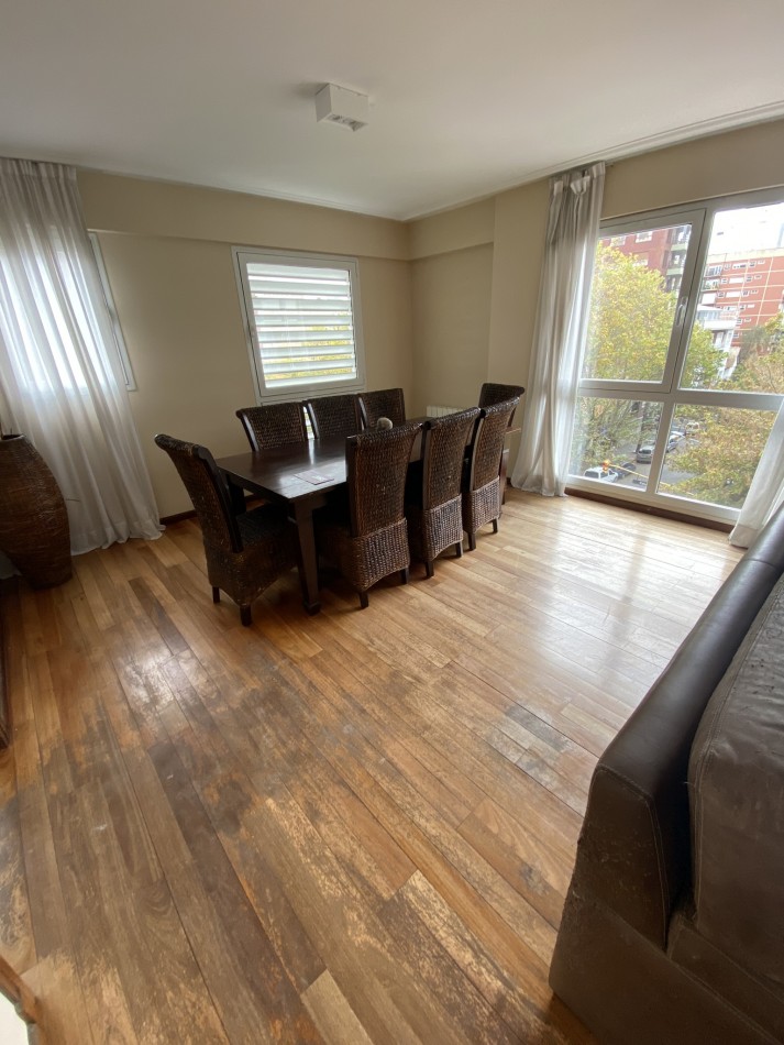 Excelente piso de 4 ambientes con cochera Vista plaza Mitre