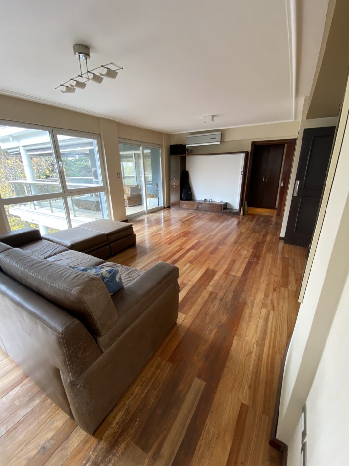 Excelente piso de 4 ambientes con cochera Vista plaza Mitre