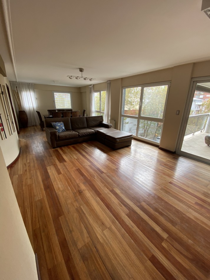 Excelente piso de 4 ambientes con cochera Vista plaza Mitre