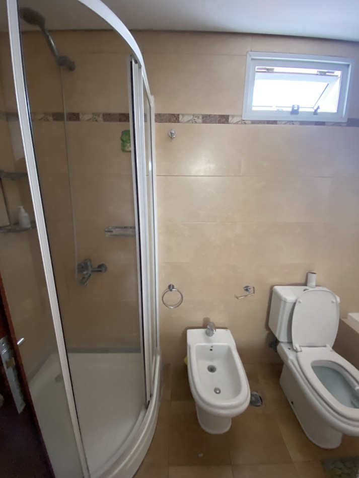 Excelente piso de 4 ambientes con cochera Vista plaza Mitre