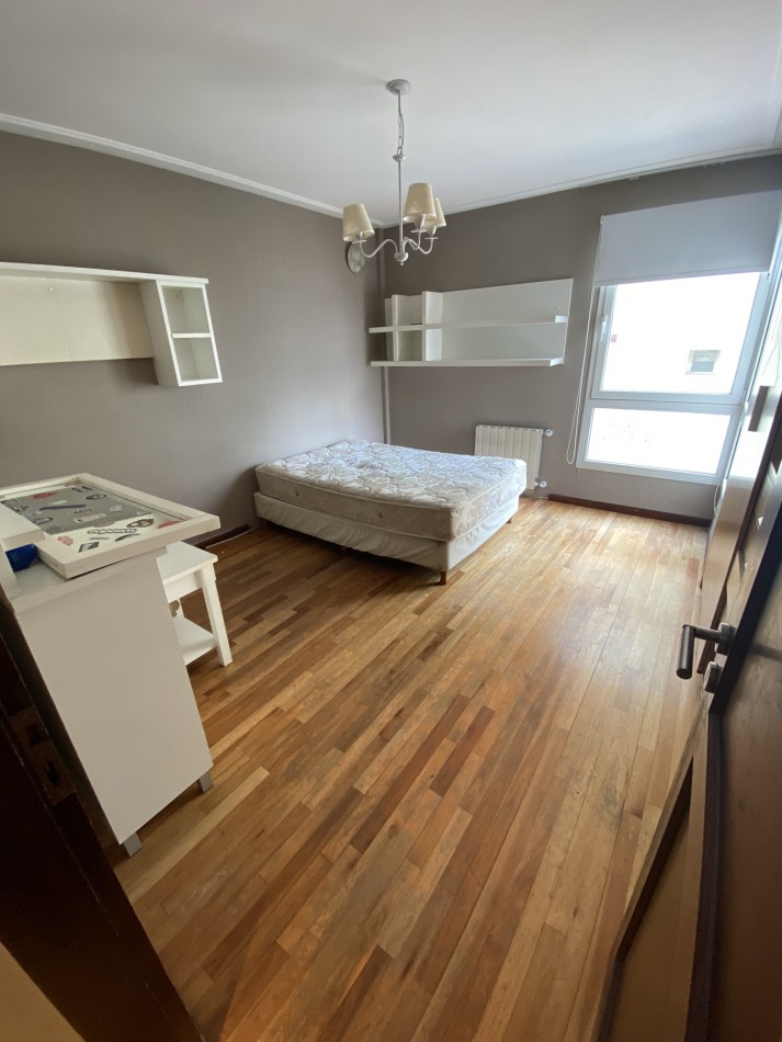 Excelente piso de 4 ambientes con cochera Vista plaza Mitre