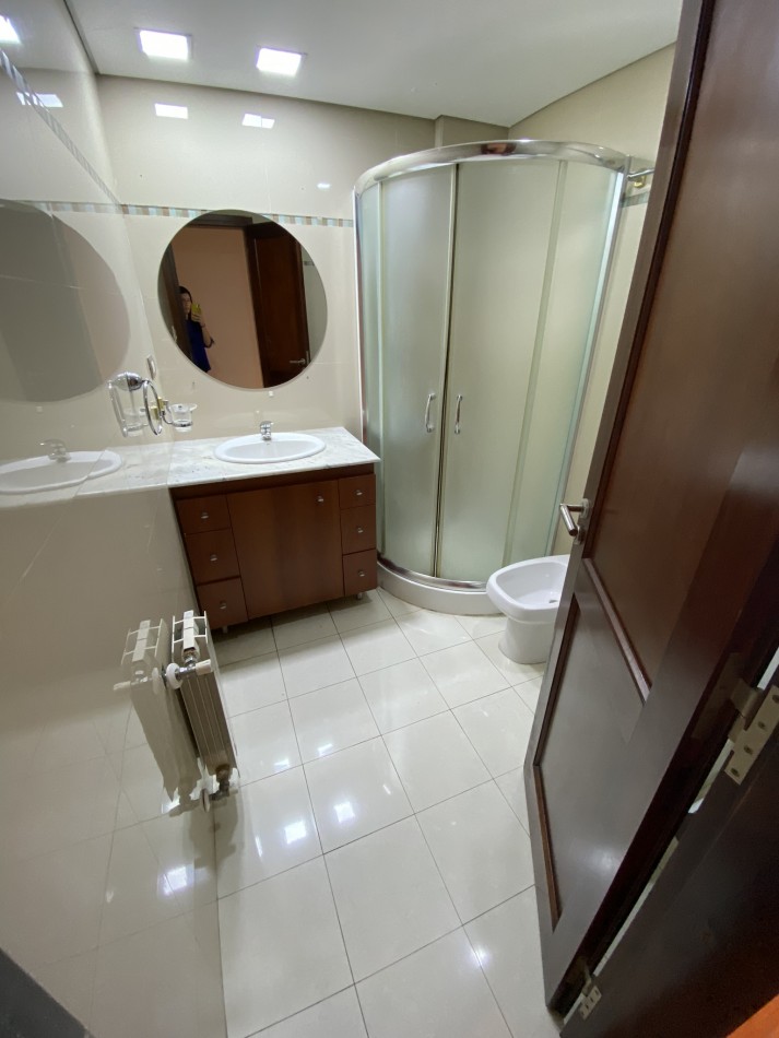 Excelente piso de 4 ambientes con cochera Vista plaza Mitre