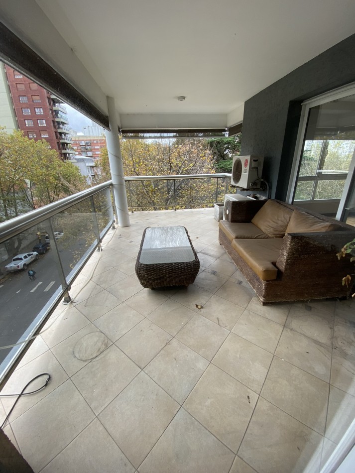 Excelente piso de 4 ambientes con cochera Vista plaza Mitre