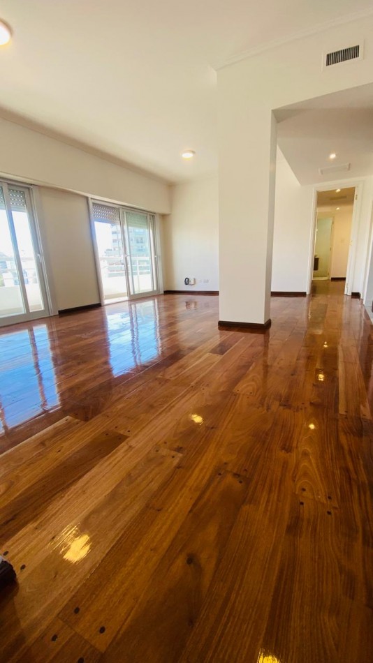 Semipiso de 4 ambientes con cochera Zona Shopping