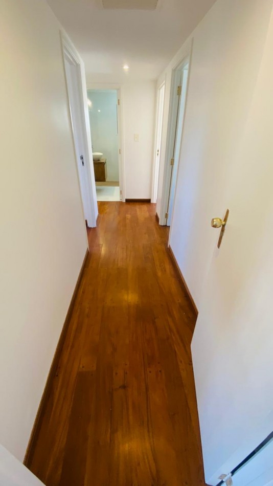 Semipiso de 4 ambientes con cochera Zona Shopping