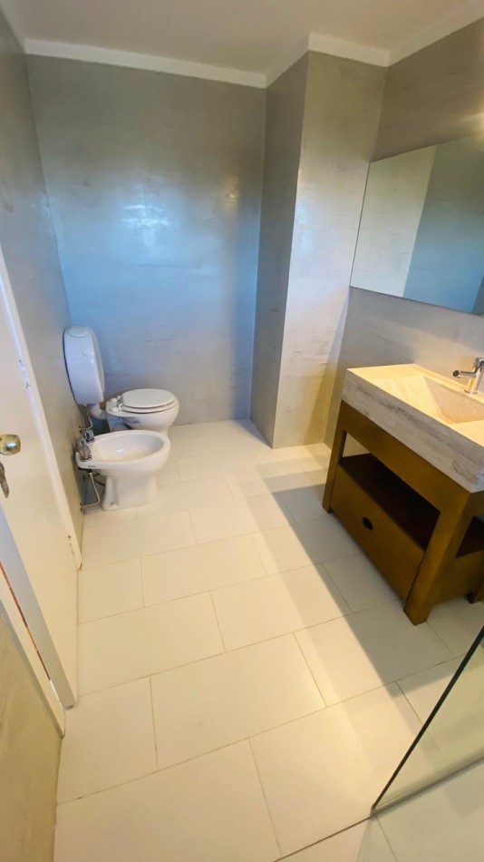 Semipiso de 4 ambientes con cochera Zona Shopping