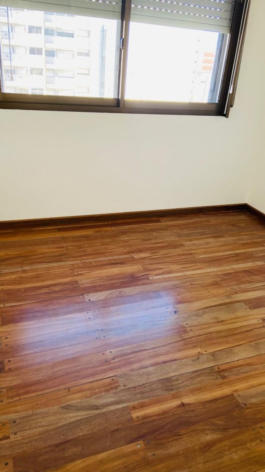 Semipiso de 4 ambientes con cochera Zona Shopping