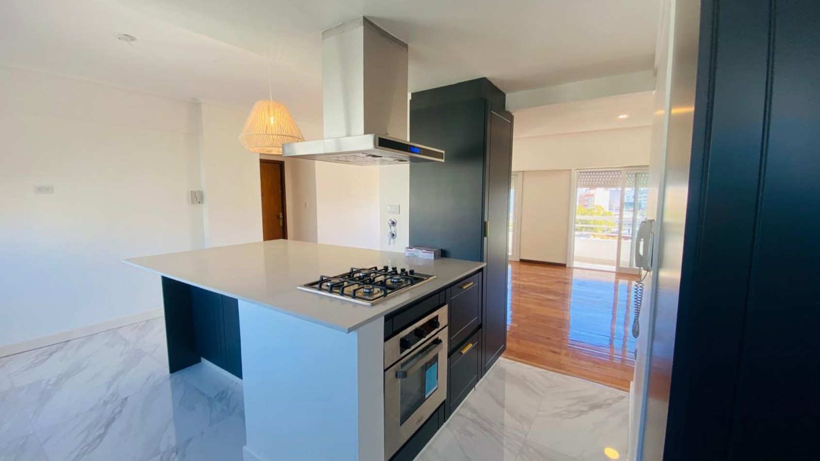 Semipiso de 4 ambientes con cochera Zona Shopping