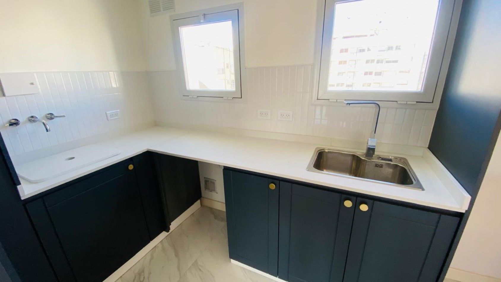 Semipiso de 4 ambientes con cochera Zona Shopping