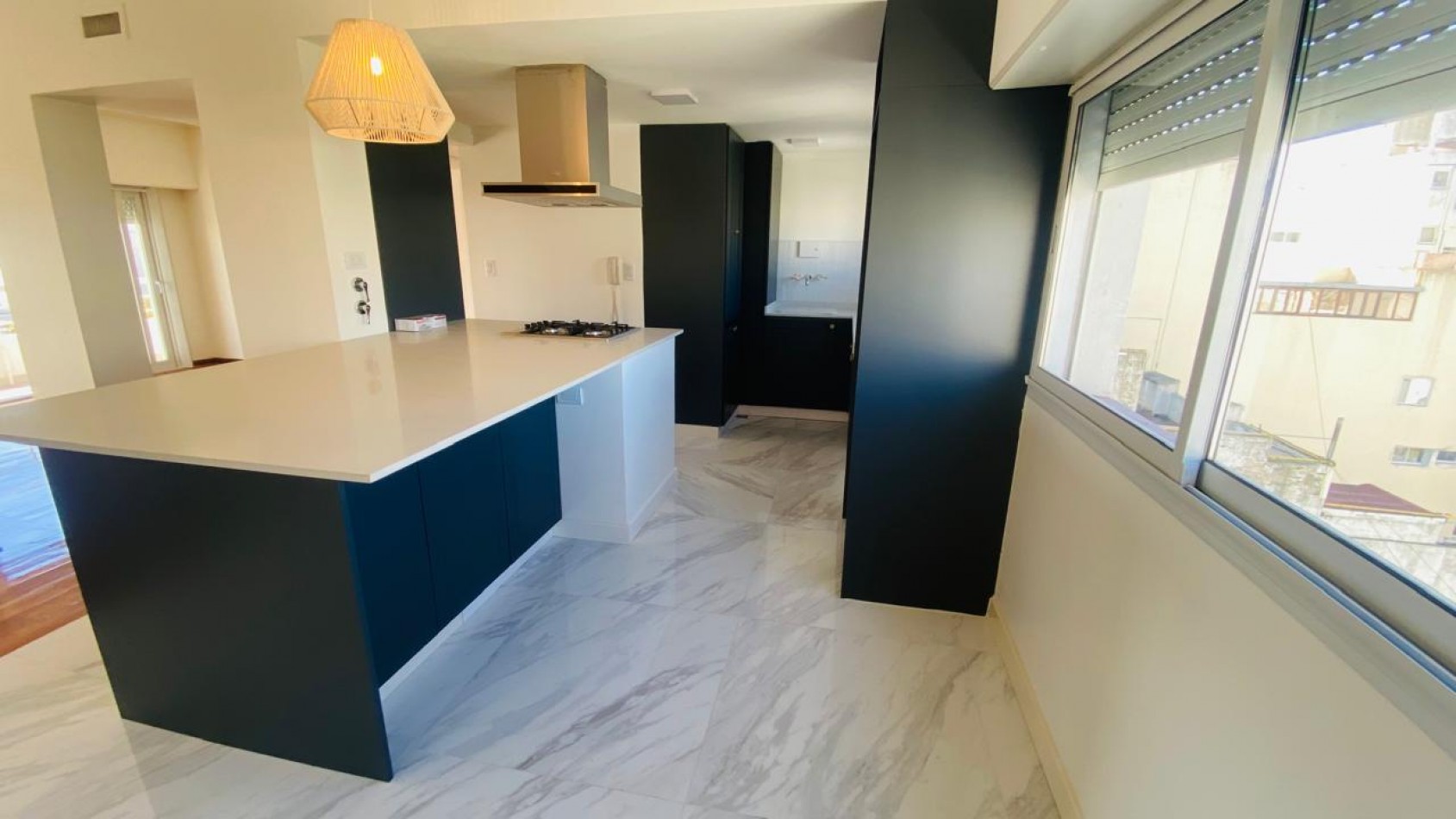 Semipiso de 4 ambientes con cochera Zona Shopping