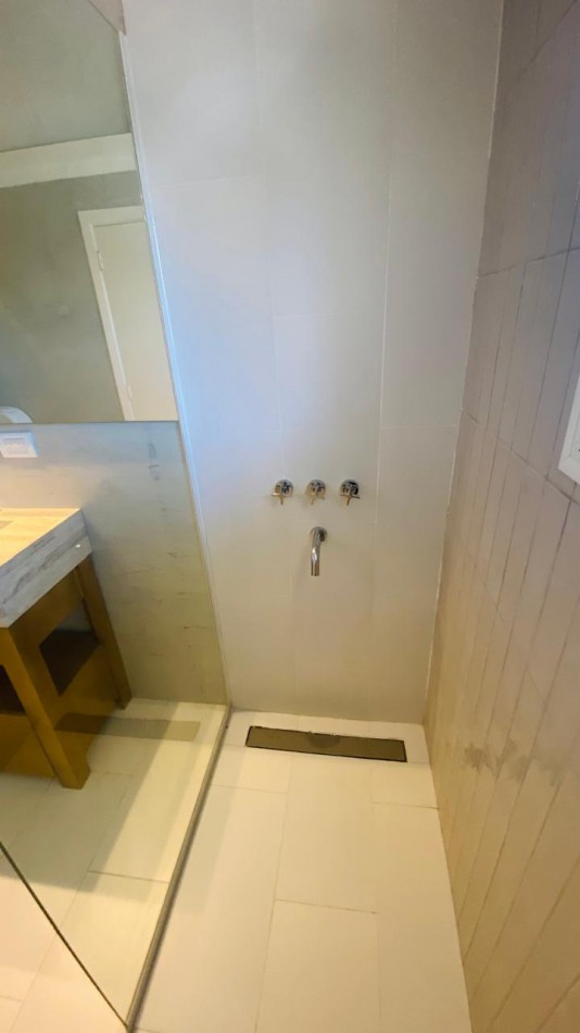 Semipiso de 4 ambientes con cochera Zona Shopping