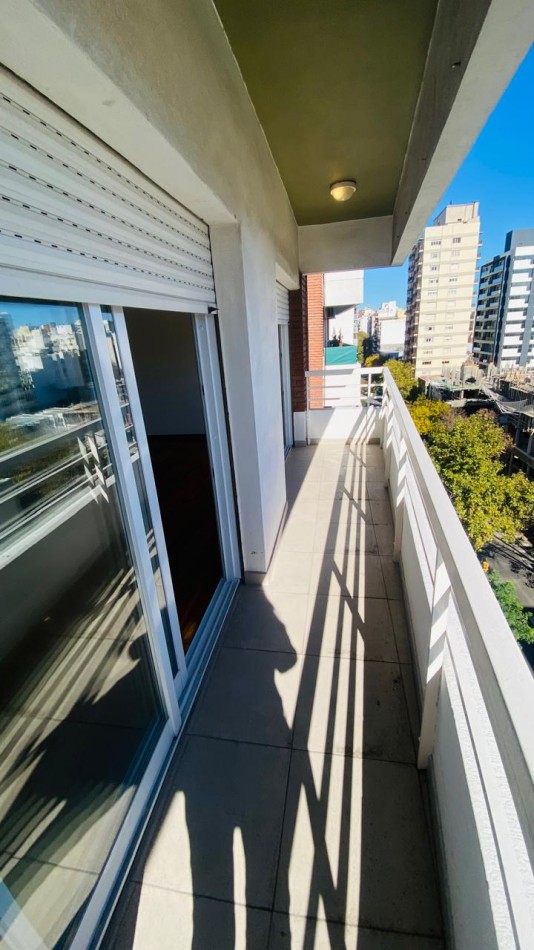 Semipiso de 4 ambientes con cochera Zona Shopping