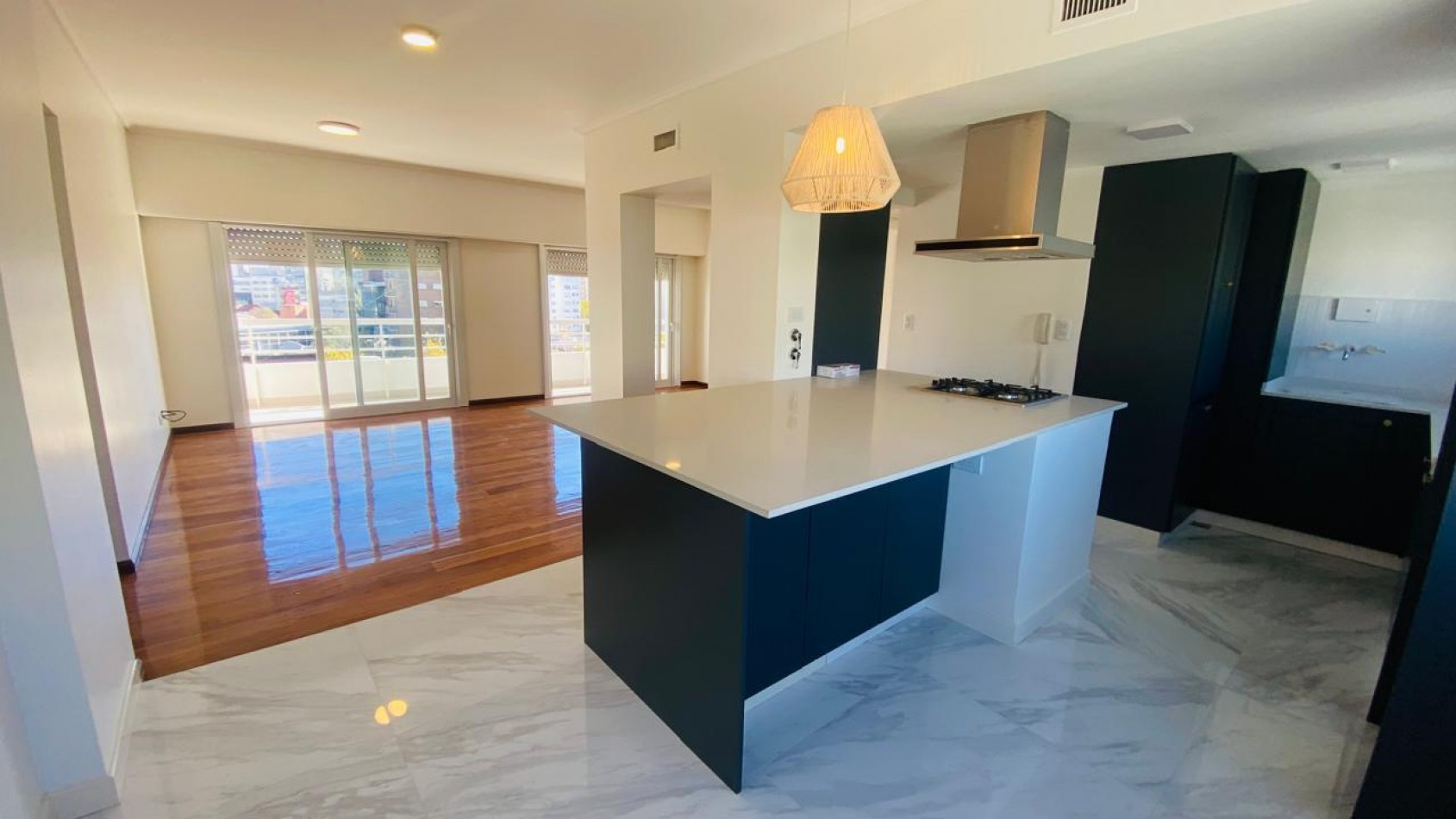 Semipiso de 4 ambientes con cochera Zona Shopping