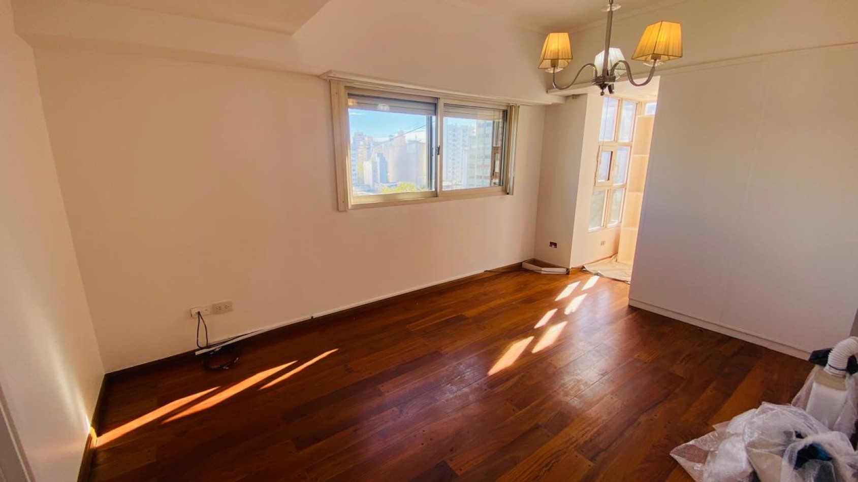 Semipiso de 4 ambientes con cochera Zona Shopping