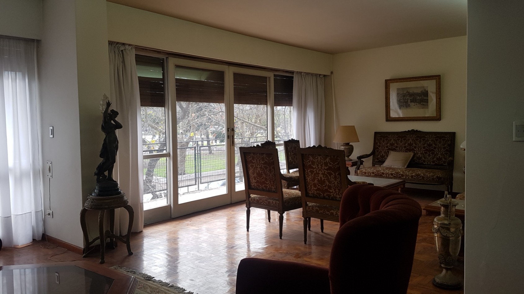 Excelente piso de 4 ambientes mas dependencia Cochera y baulera Zona Plaza Mitre