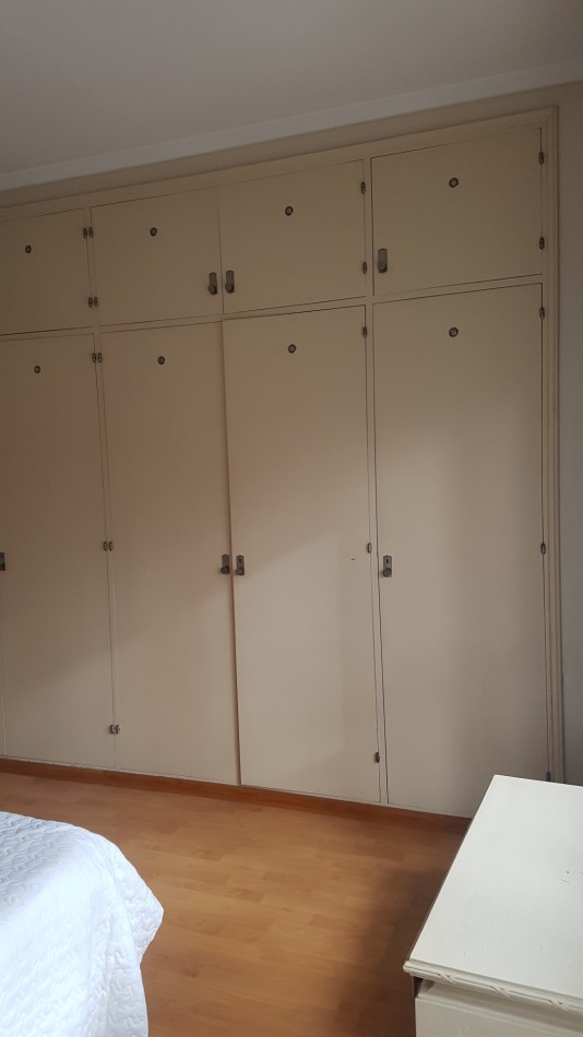 Excelente piso de 4 ambientes mas dependencia Cochera y baulera Zona Plaza Mitre