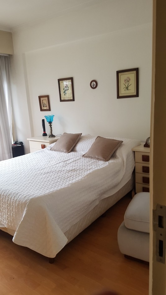 Excelente piso de 4 ambientes mas dependencia Cochera y baulera Zona Plaza Mitre