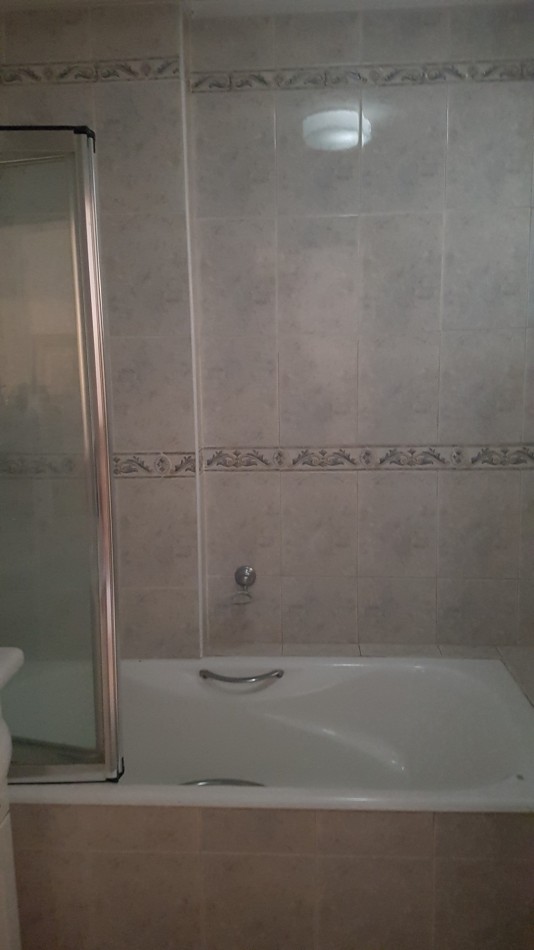 Excelente piso de 4 ambientes mas dependencia Cochera y baulera Zona Plaza Mitre
