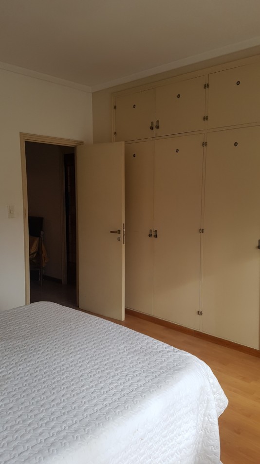 Excelente piso de 4 ambientes mas dependencia Cochera y baulera Zona Plaza Mitre