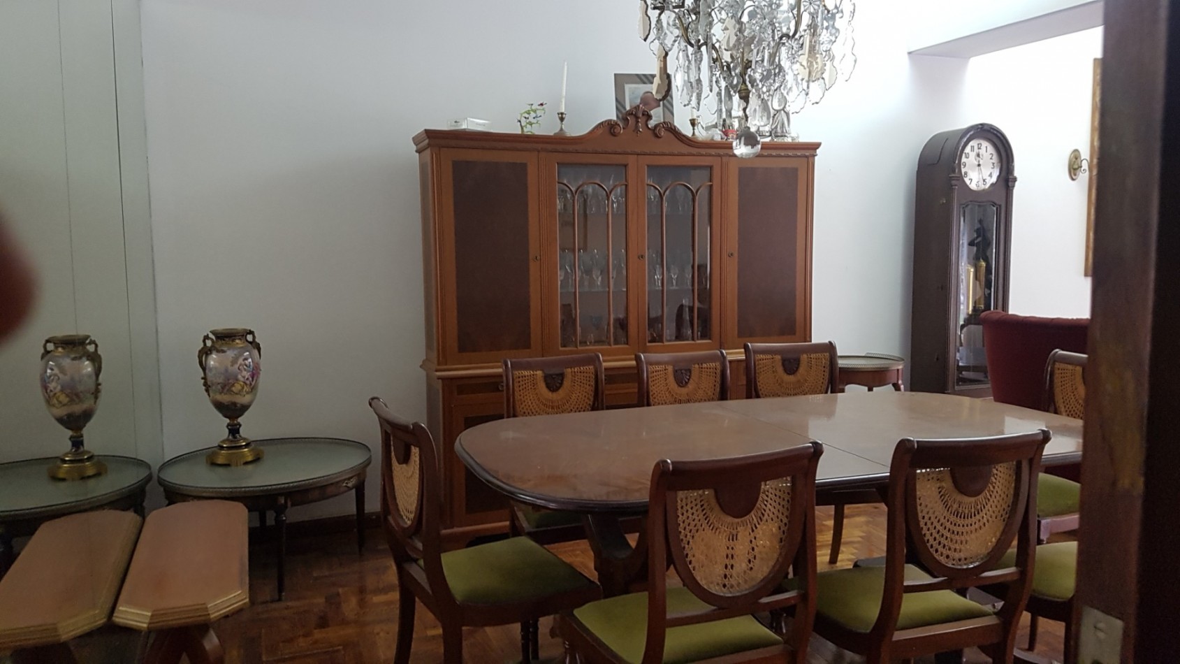 Excelente piso de 4 ambientes mas dependencia Cochera y baulera Zona Plaza Mitre