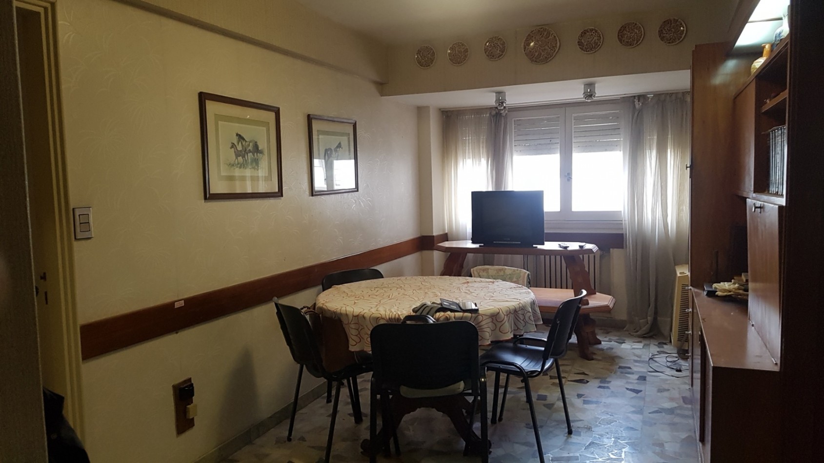 Excelente piso de 4 ambientes mas dependencia Cochera y baulera Zona Plaza Mitre