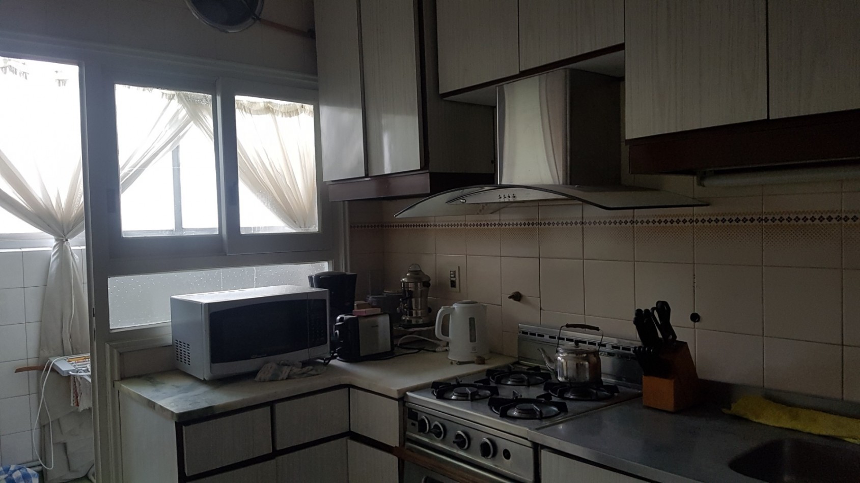 Excelente piso de 4 ambientes mas dependencia Cochera y baulera Zona Plaza Mitre