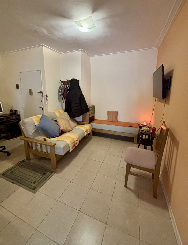 Departamento de dos ambientes con dependencia con terraza propia Zona Centro