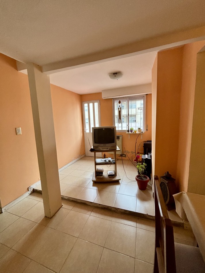 Departamento de dos ambientes con dependencia con terraza propia Zona Centro