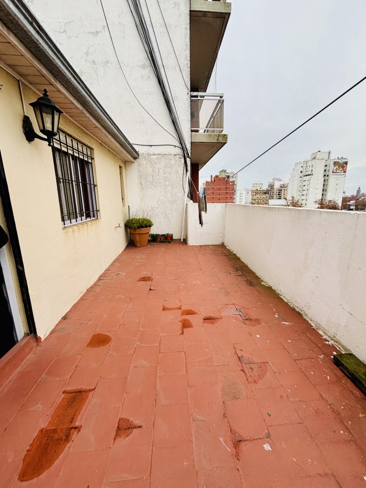 Departamento de dos ambientes con dependencia con terraza propia Zona Centro