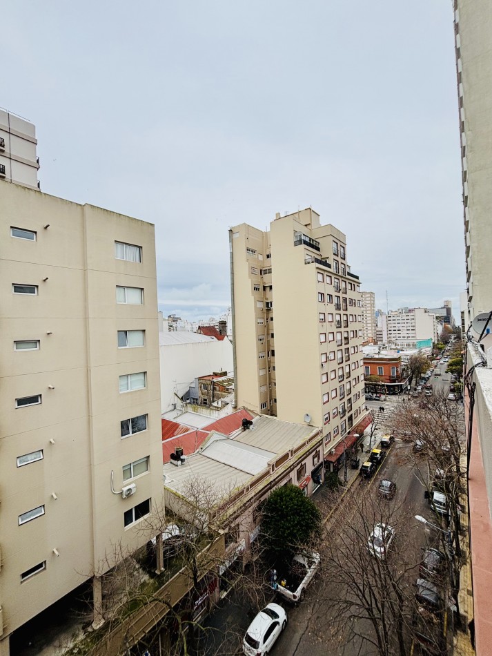 Departamento de dos ambientes con dependencia con terraza propia Zona Centro