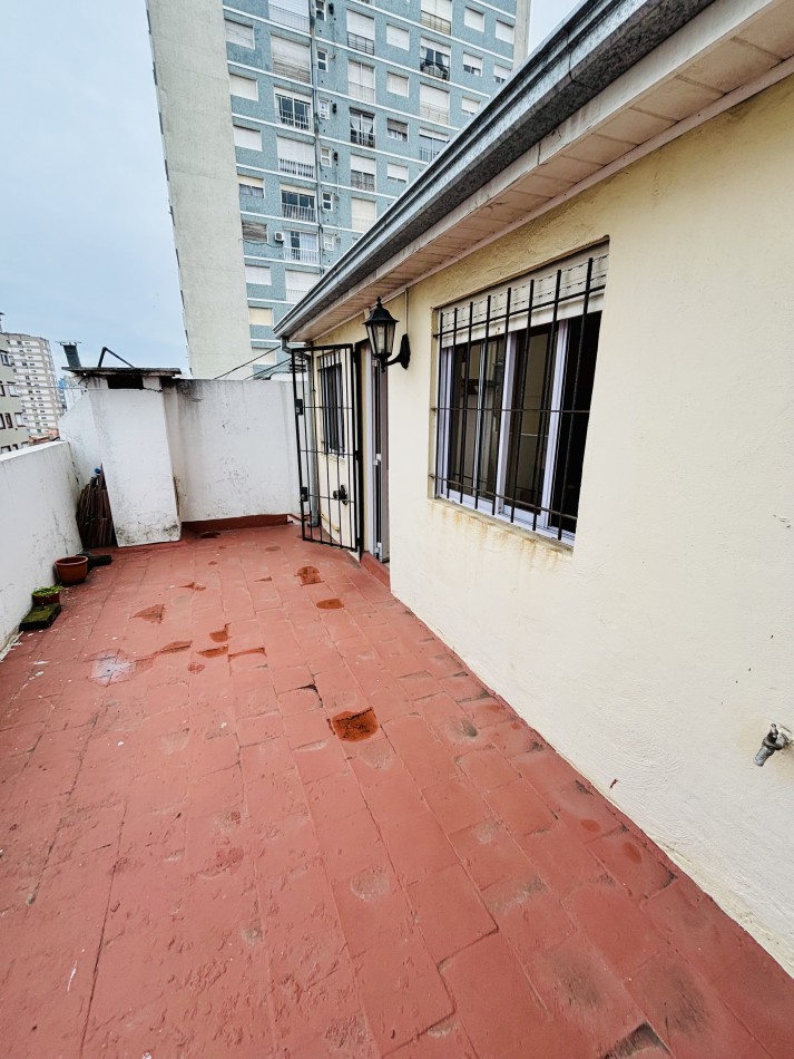 Departamento de dos ambientes con dependencia con terraza propia Zona Centro