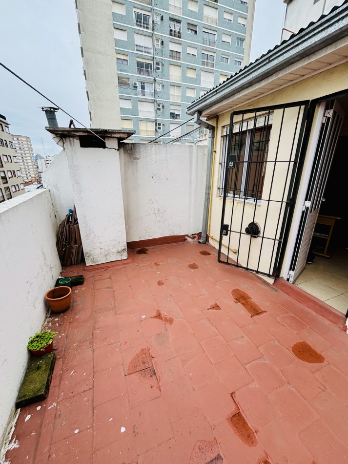 Departamento de dos ambientes con dependencia con terraza propia Zona Centro
