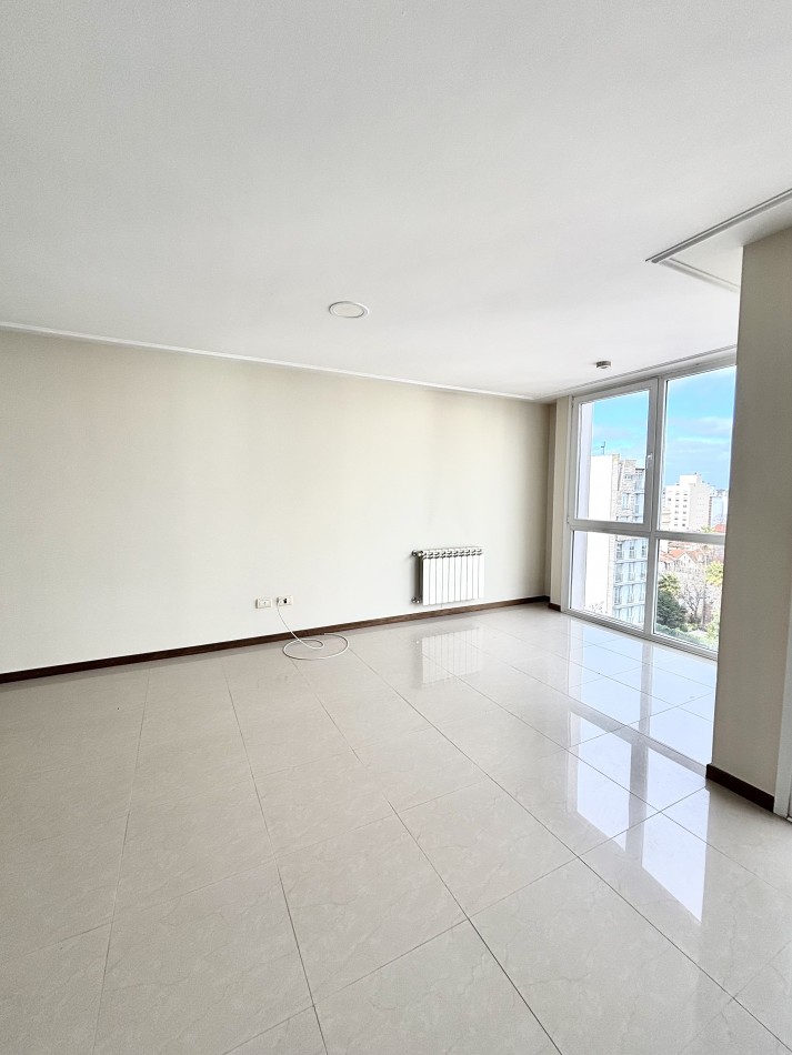 Zona Plaza Mitre Excelente semipiso en venta 