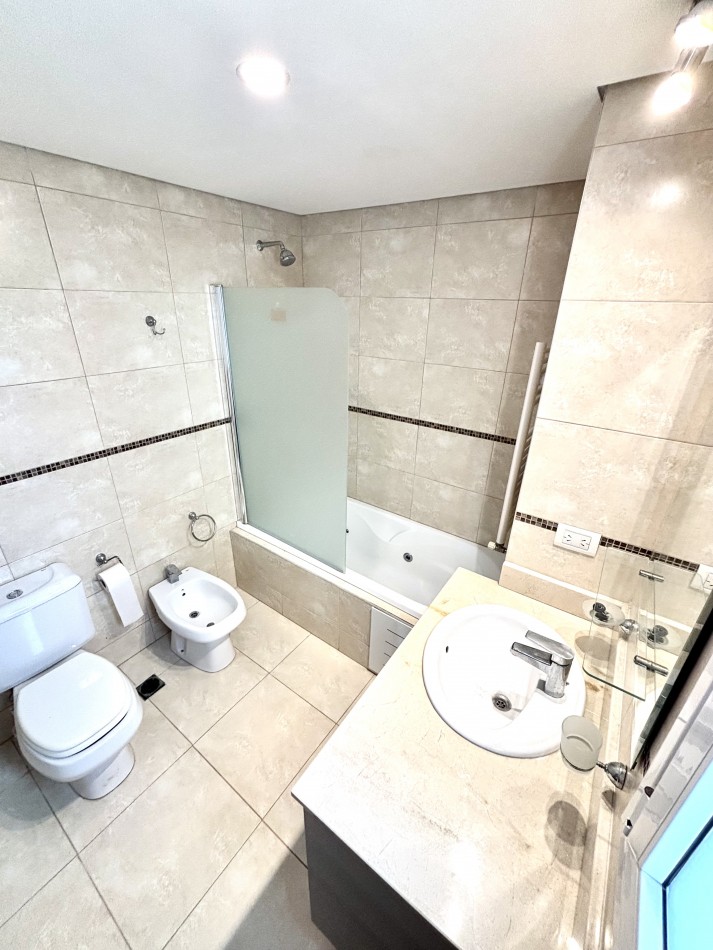 Zona Plaza Mitre Excelente semipiso en venta 