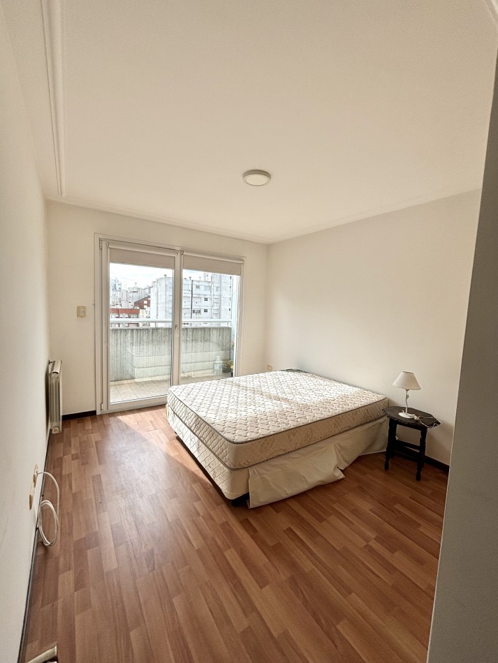 Zona Plaza Mitre Excelente semipiso en venta 