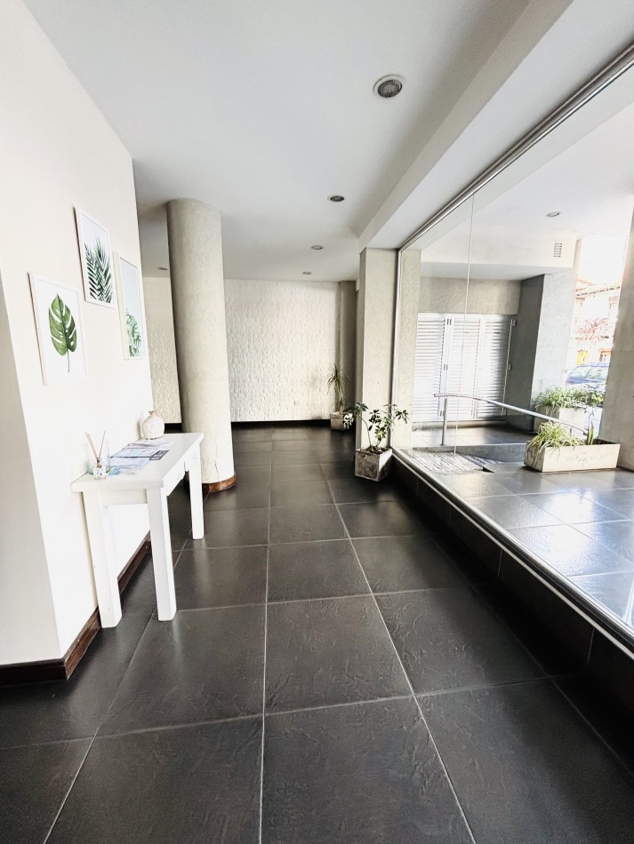 Zona Plaza Mitre Excelente semipiso en venta 