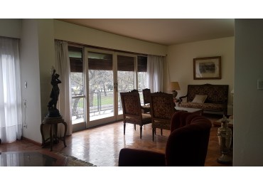 Excelente piso de 4 ambientes mas dependencia Cochera y baulera Zona Plaza Mitre