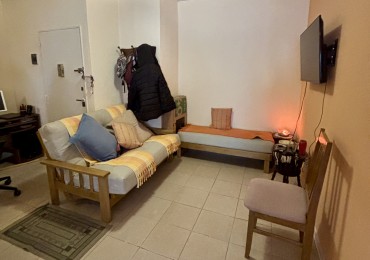 Departamento de dos ambientes con dependencia con terraza propia Zona Centro